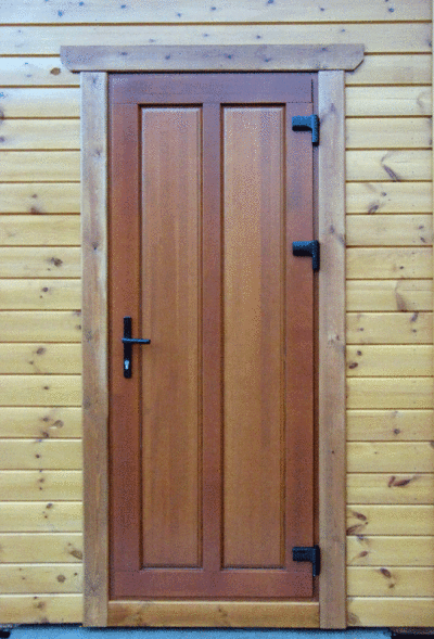 Дверь для дачи из дерева